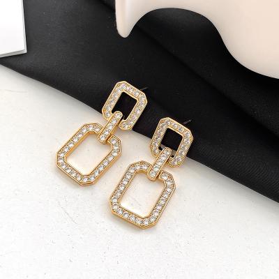 China Fashionable new style beautiful earrings pearl and Diamond Silver Earrings for sale