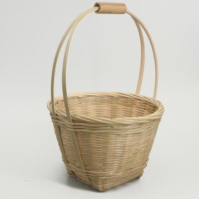 China Sustainable Hand - Woven Natural Bamboo Food Basket For Storage Picnic for sale