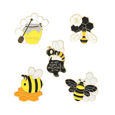 China Europe Cartoon Little Worker Bee Cute Bee Making Paint Badge Zinc Alloy Pins for sale