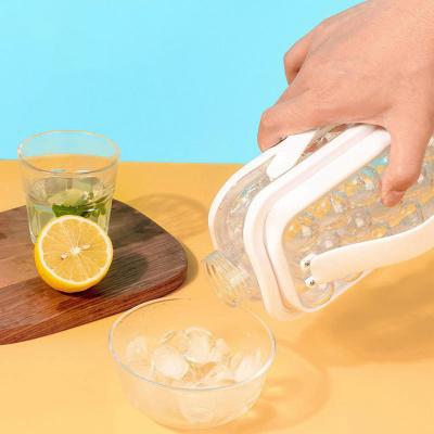 China Viable Ice Hockey Maker Bottle Portable Leakproof Food Grade Ice Cube Trays Molds Ice Ball Maker Bottle for sale