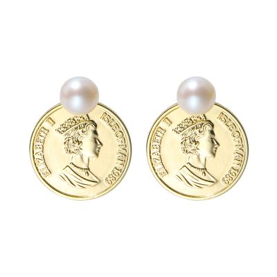 China 2021 Hot Sale CLASSIC Jewelry 14K Gold Plated Queen Coin Design Chandelier Button Pearl Earring Stud for sale