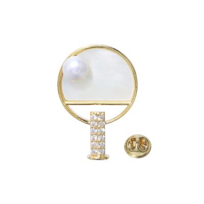 China New Fashion Pearl Pin Ping Pong Bat Design Color Cooper Yellow Gold Plated 5-5.5mm Button Pearl Brooch for sale