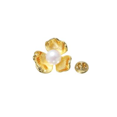 China New Fashion Tiny Flower Shape Color Cooper Yellow Gold Plated 7-8mm Button Pearl Brooch Jewelry for sale