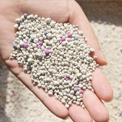 China China Pet Suppliers Sustainable Cat Litter Bentonite With Strong Scent for sale