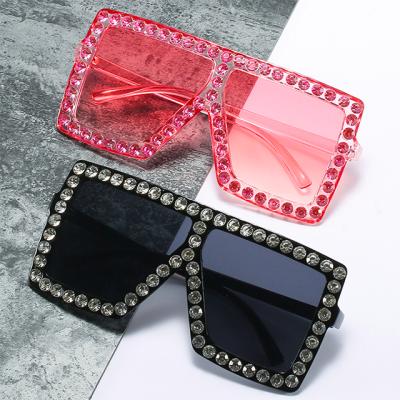 China Fashion Sunglasses Shape Eyewear Designer Wholesale Luxury Diamond Women Sunglasses Oversized Shades Bling Square Sun Glasses for sale