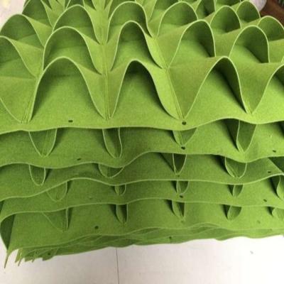 China Simply Vertical Cloth Wall Hanging Indoor Outdoor Planter Grow Bags Felt Pouch Vertical Hanging Bag for sale