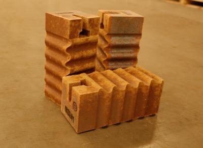 China AZM 1680 Silicon Mullite Brick 1550C-1650C Brown Anchor Brick for sale