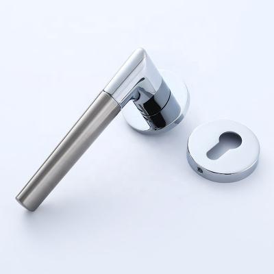 China SN/CP Modern Style Door Lock Zinc Alloy Lever Handle With Round Rose for sale