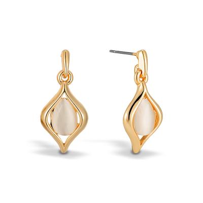 China Factory Direct Sale 2022 Trendy Classic Irregular Shape 14K Gold Plated Zine Alloy Stud Earrings for sale