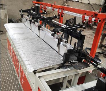 China Enige van de de Verbindingsomheining van de Draad Automatische Ketting Machine 24m Diamantnetwerk Te koop