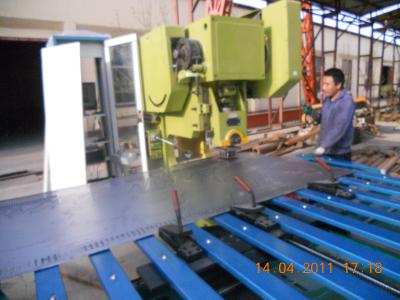 China Máquina perforada completamente automática del metal con el dispositivo de elevación del cilindro de la balanza en venta