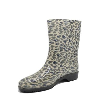 China Lightweight Hot Sale PVC Ladies Fashion Outdoor Rain Boots For Women for sale