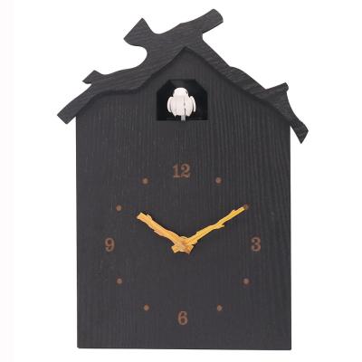 Cina Hot Selling Classic Wooden Creative Cuckoo Clock Swing Bird Antique Style Amazon Cuckoo Clock in vendita