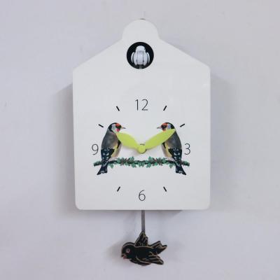 China Antique Style Creative Modern Clock Swing Hour Wooden Cuckoo Clock Te koop