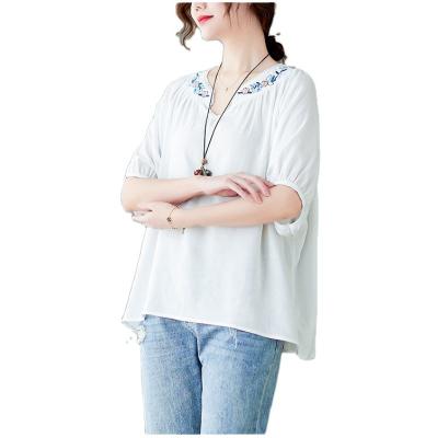 China Breathable ready to ship European American stocklot women's embroidery summer T-shirt bat sleeve plus size loose T-shirt in stock for sale