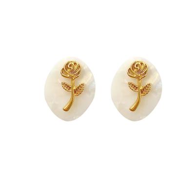 China FASHIONABLE French luxury stud earrings pearl design niche earrings court style vintage S925 lightweight luxury earrings for sale