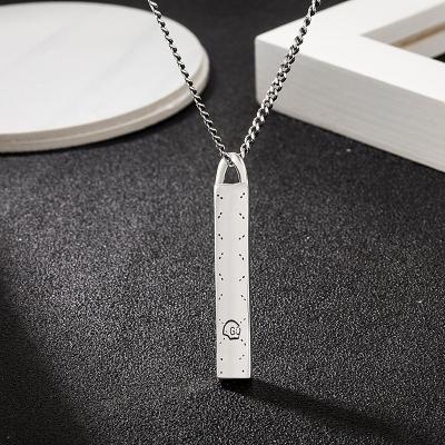 China Hiphop Guci s925 Sterling Silver Double G Retro Skull Necklace Rectangular Straight Fashion Couples Sweater Pendant Chain for sale