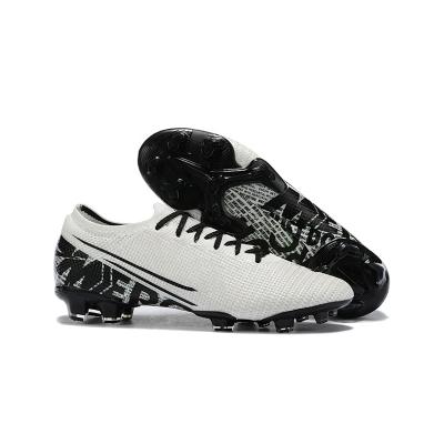 China Fashion\Comfortable\Durable Football Boots Zapato De Marca Men Knitted Face Low Comfortable Waterproof Top Soccer Cleats Football Boots for sale