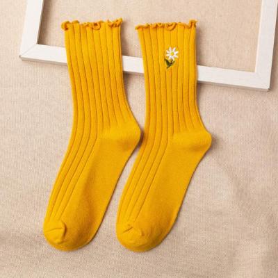 China XINQI QUICK DRY OEM/ODM Embroidered Spring and Summer Korean Small Daisy Cotton Daisy Thin Socks for sale