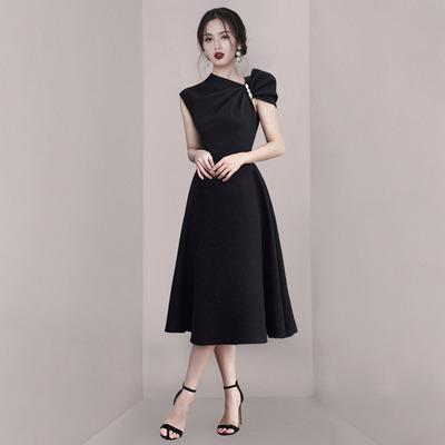 China 2022 Anti-static Best Selling Simple Design Vintage Elegant High-end Fashion Slimming Irregular Sleeveless Women's Summer Black Dress for sale