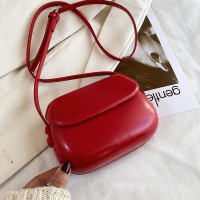 China Best Price PU Smooth Leather Flap Saddle Shoulder Bag Soft Cross Body Bag Women - Hard Mini Messenger Bags for sale