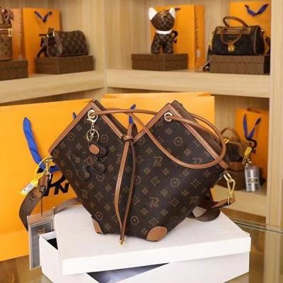 China Fashion PORTABLE Luxury 1:1 Ladies Handbags Women Bags Folded Tote Handbags For Women for sale