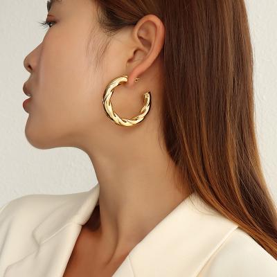 China Vintage Fashion Jewelry Womens Big Gold Ring Earrings Retro Square Earrings for sale