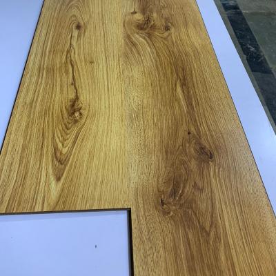 China Factory Price Traditional Water Resistance Plastic Laminate Flooring 7mm 8mm 10mm Wood Flooring Laminate 12mm for sale