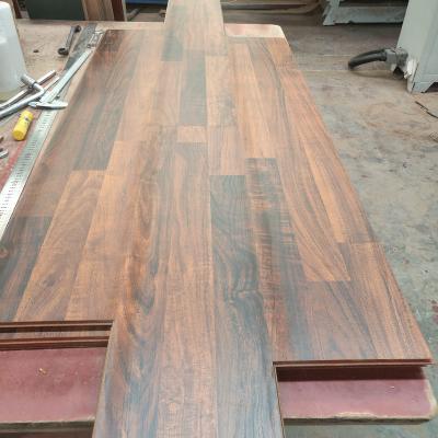 China Traditional Piso laminado floating floor sealing waxed HDF AC5 laminate flooring 12mm for sale