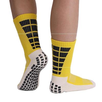 China Small Moq Leisure Student Trend Sports Sustainable Tube Socks New Breathable Fashionable Socks for sale