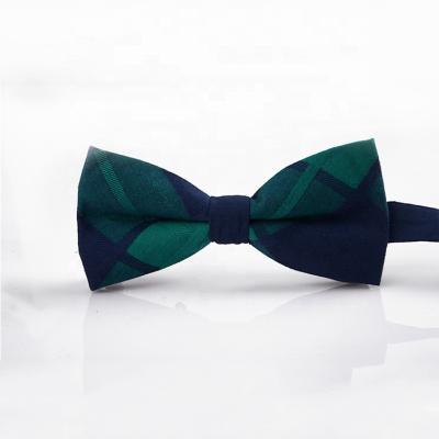 China Red And Green Color Checked Plaid Cotton Handmade Handmade Bow Ties With Packing Box Men for sale