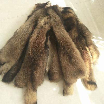 China Real natural raccoon fur wholesale price raccoon fur skins real fur skin for sale