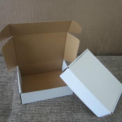 China Recyclable Custom Fancy Printed White Thank You Card Corrugated Packaging Mailing Box for sale