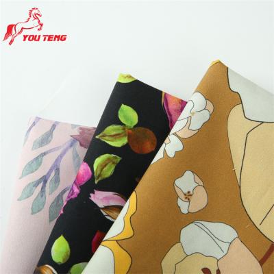 China Anti-Static Custom Printing Cotton Fabric Customized Printed Fashionable Floral Simple Fabrics for sale