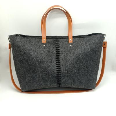 China Customized Large Capacity Eco-friendly Logo And Design Wool Felt Tote Bag With PU Leather Belt For Women for sale