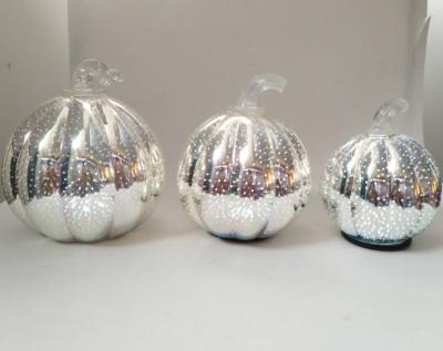 China Wholesale 3D China Halloween decoration the lead glass pumpkin with firework lights for sale