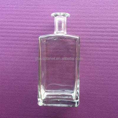 China Rectangular Beverage 750ml Heavy Base Clear Glass Whiskey Bottle for sale