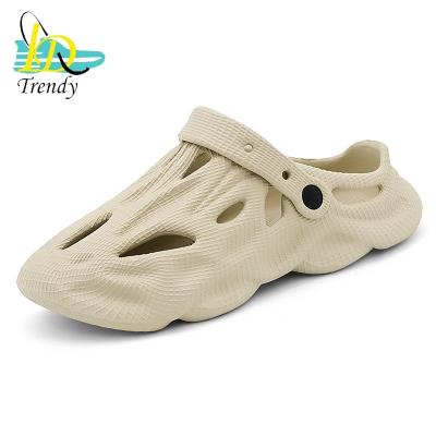 China Other Fashion Unisex Hole Outdoor Beach Clogs Shoes Hollow Hole Slides Foam Flat Runner Sandals Slippers For Men for sale