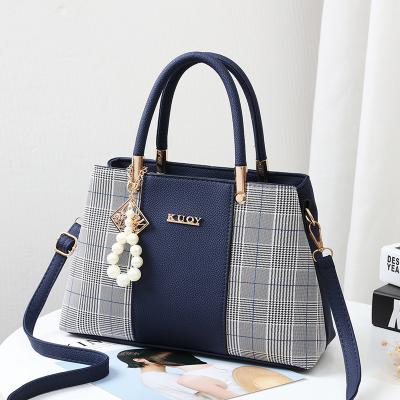 China Polyester 2022 New Fashion Luxury Women's Handbag Large Capacity One Shoulder Messenger Bag High Quality Handbag For Ladies WIth Pearl for sale