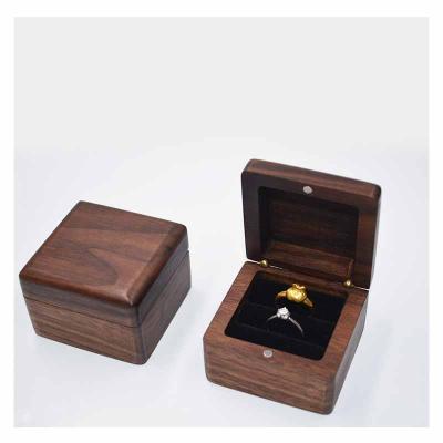 China Handmade Luxury Portable Pen Wood Decoration Ring Presentation Magnet Lid Jewelry Box with Soft Interior for sale