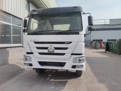 Chine Camion à traction à droite Sinotruk 6*4 Blanc Couleur 6800*2496*2950mm Sièges ≤5 à vendre