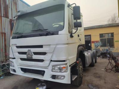 Chine Sinotruck HOWO Camion tracteur 6*4 en blanc 10 roues pour votre transport de lourdes charges à vendre