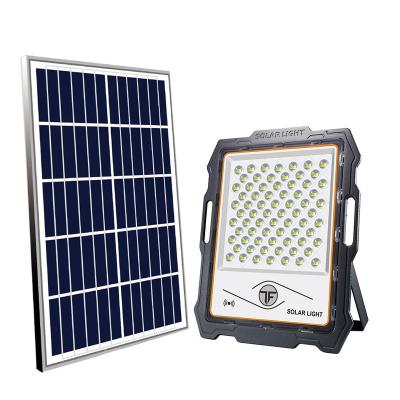 China Sports Stadiums 200W Outdoor Super Waterproof Shine IP67 Solar Power Flood Lights for sale