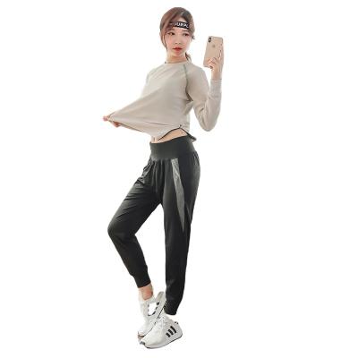 China New autumn and winter long-sleeved anti-static bare slim fitness sports running suit for sale