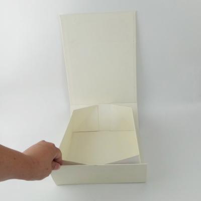 China Handmade Custom Luxury Baby Products Folding Logo Magnetic Paper Packaging Box for sale