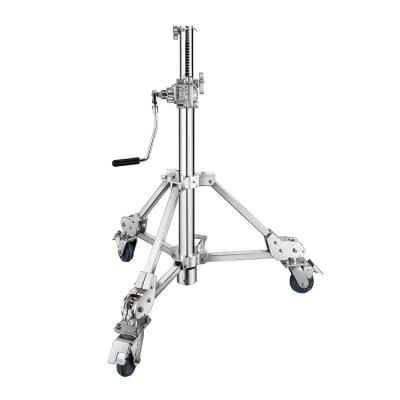 China Modern Design Factory Price Economical PORTABLE Steel Photography Light Stand Tripod Lighting Tripod Stand For Living for sale