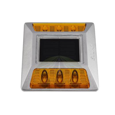 China Double Sides Cast Aluminum Solar Led Cat Eyes Road Studs Solar Reflectors Flashing Stud for sale