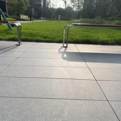 China Sliver CLASSIC Light Gray Non Slip Full Body Flamed External Floor Granite Tiles For Real Estate Project for sale