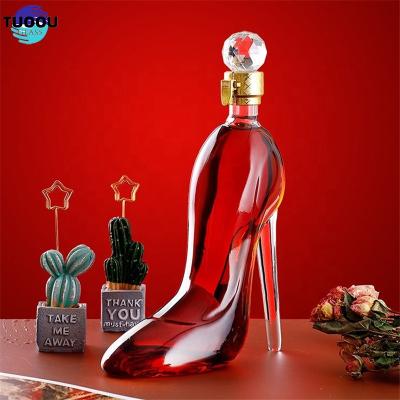 China Eco-friendly Recyclable Hot Sale High-heeled Vodka Brandy Frosted Bottles Wine 750ml Empty Glass Liquor Bottle à venda