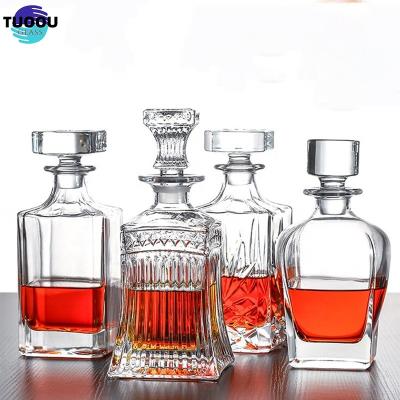 China Drinks

 Wine container Decanter for of Whisky Beverage Whiskey Empty Glass Wholesale Wine Bottle à venda